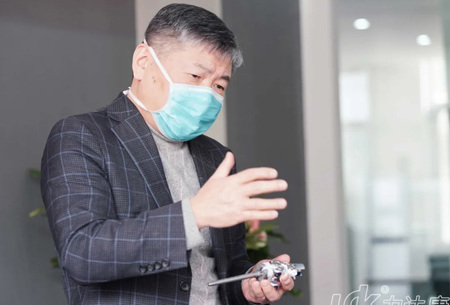 疫情期间骨肿瘤大师郭卫教授现身北京力达康，为力达康充电